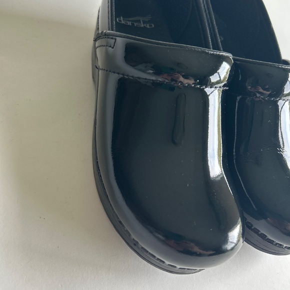 Dansko Black Patent Leather Clogs size EUR 38, US 7.5 - Picture 5 of 16